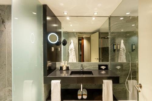 Altis Porto Hotel — Bathroom