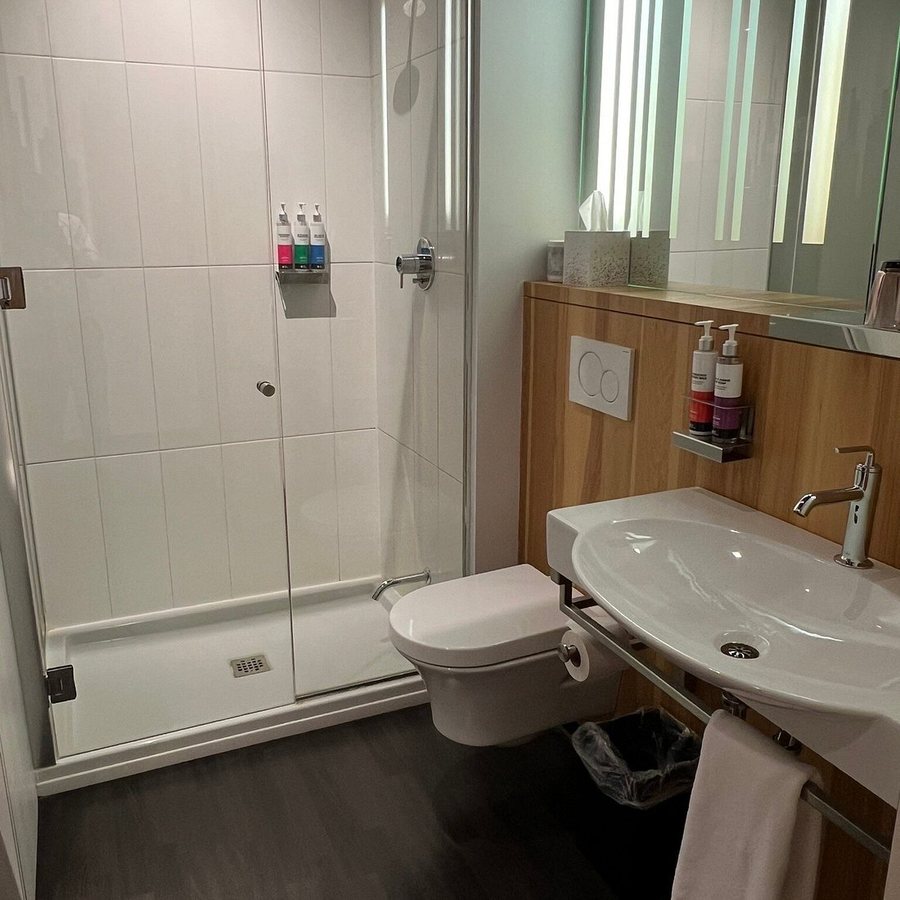 Altona Hotel Altona Manitoba — Bathroom