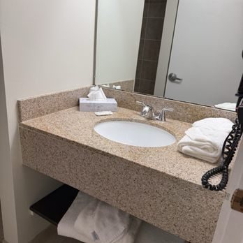 Altoona Grand Hotel — Bathroom