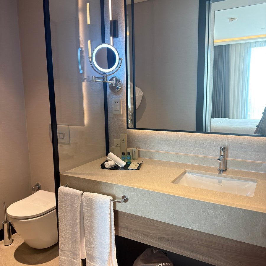 Altunizade Suites Istanbul Curio Collection By Hilton Istanbul — Bathroom