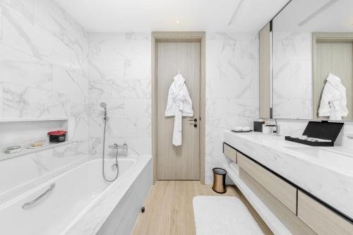 Alva Hotel by Royal — Bathroom