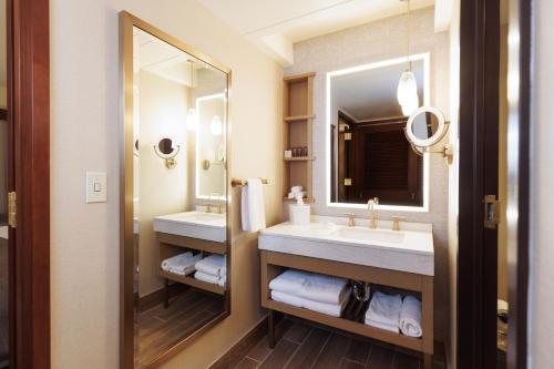 Alyeska Resort Girdwood Anchorage Alaska — Bathroom