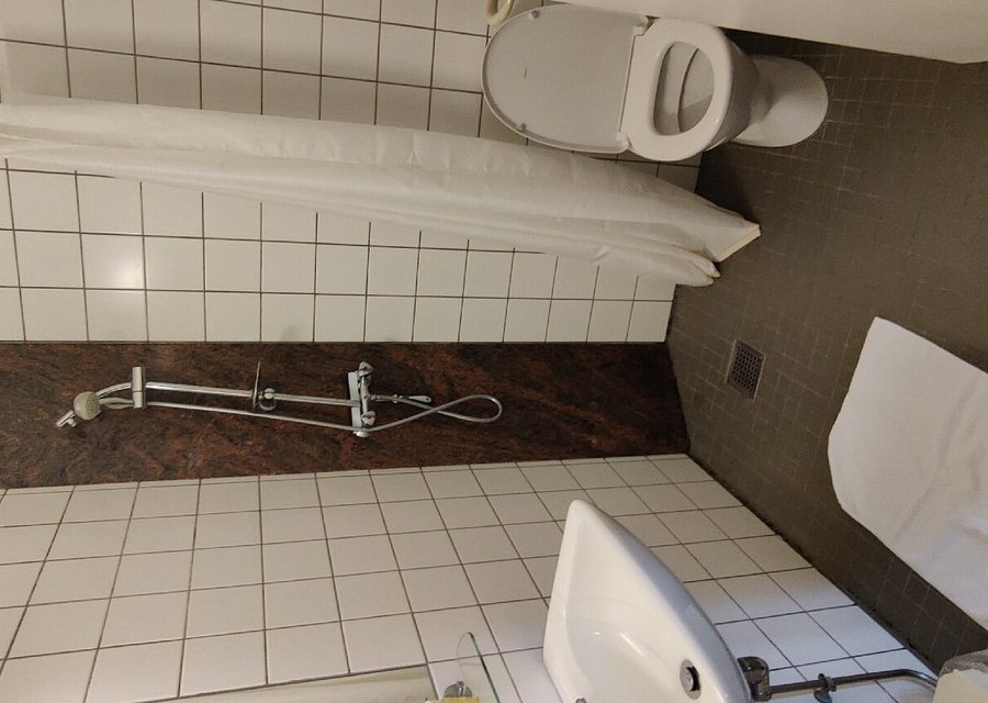 Amagervoksenridetur — Bathroom