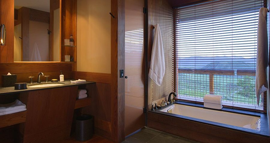 Amangani — Bathroom