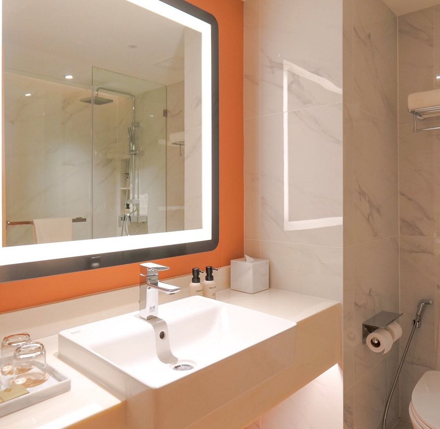 Amari Don Muang Airport Bangkok — Bathroom