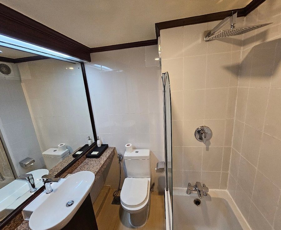 Amaya Hills Kandy — Bathroom