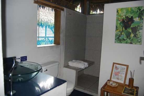 Amazonia Expeditions Tahuayo Lodge — Bathroom