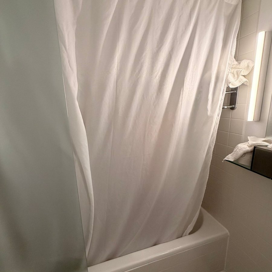 Ambassador Gold Coast The Chicago Hotel Collection — Bathroom