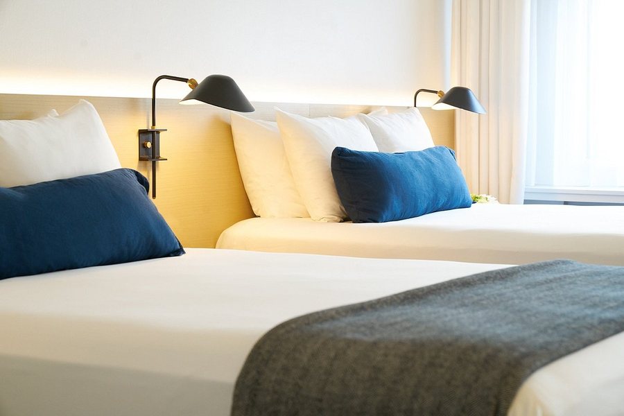 Ambassador Gold Coast The Chicago Hotel Collection — Guest room