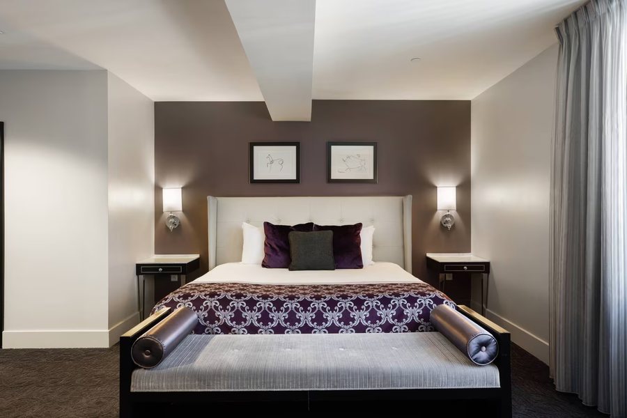 Ambassador Hotel Kansas City Autograph Collection — Guest room