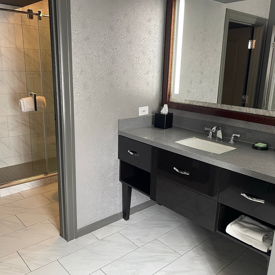 Ambassador Hotel Oklahoma City Autograph Collection — Bathroom