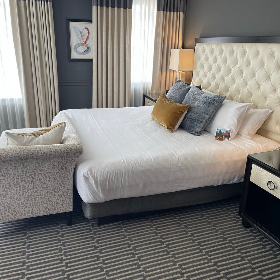 Ambassador Hotel Tulsa Autograph Collection — Guest room
