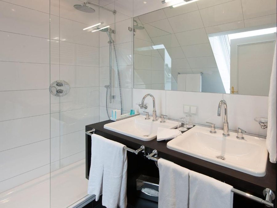 Ambassador Hotel — Bathroom