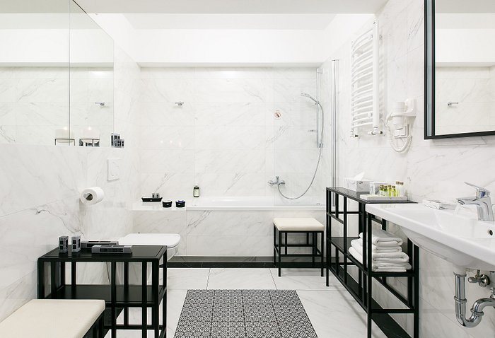Amber Design Residence — Bathroom