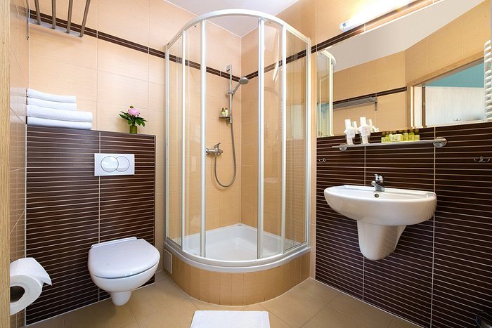 Amberd Hotel — Bathroom