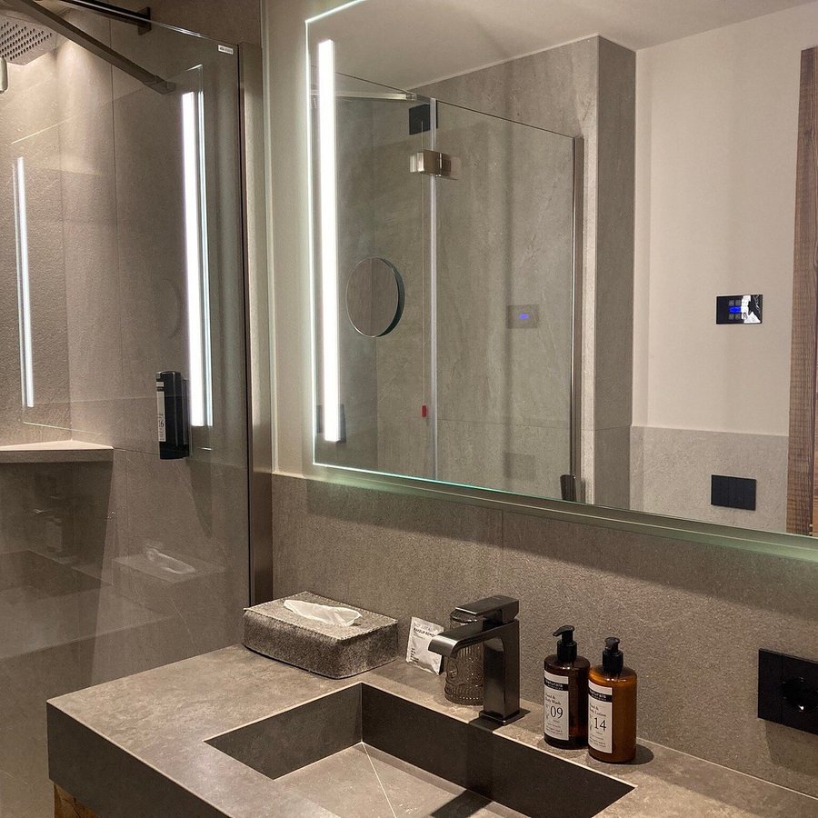 Amelu — Bathroom