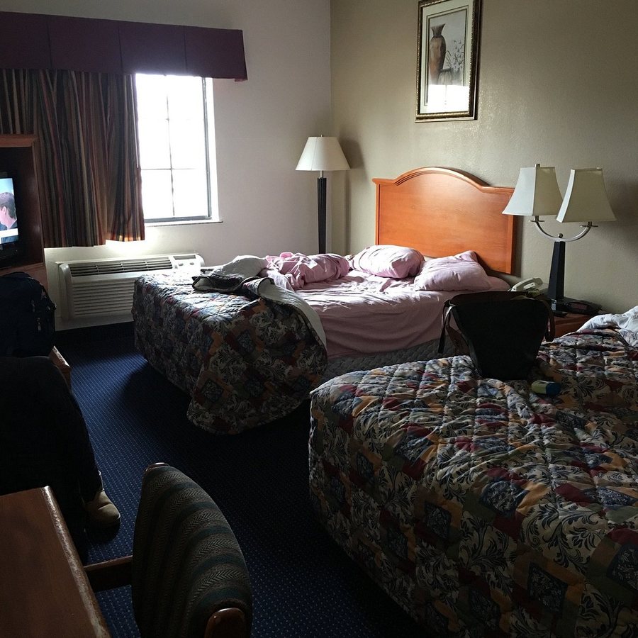 America s Inn — Guest room