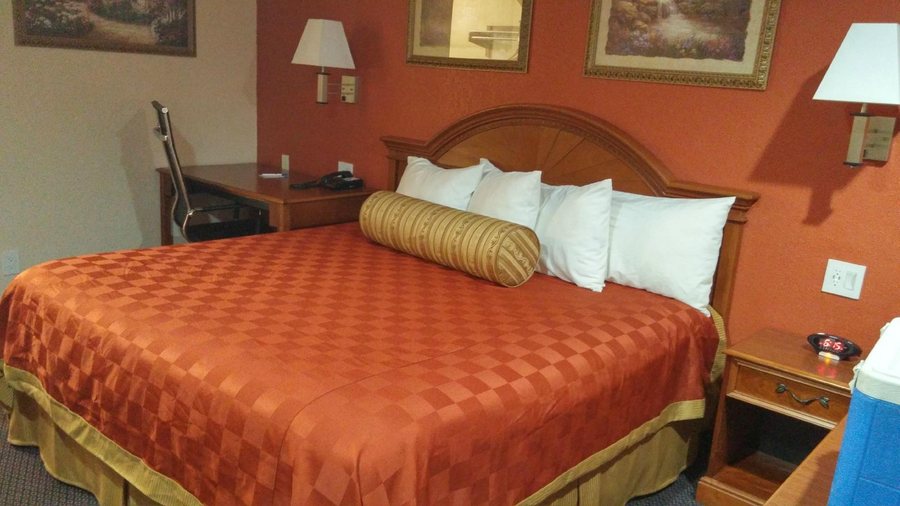 America s Inn — Guest room