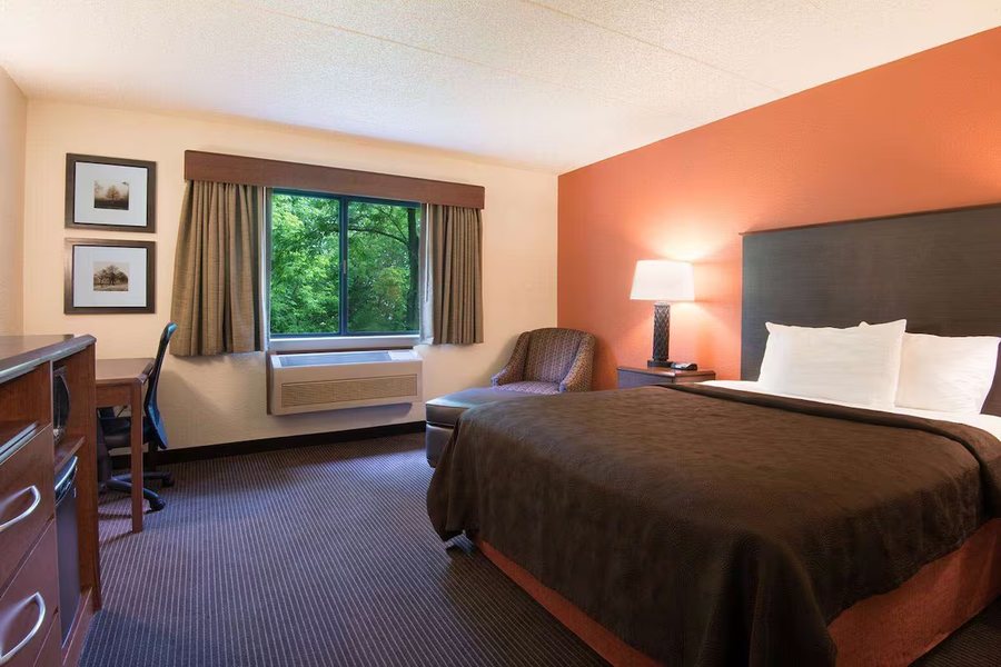 Americamps RV Resort — Guest room