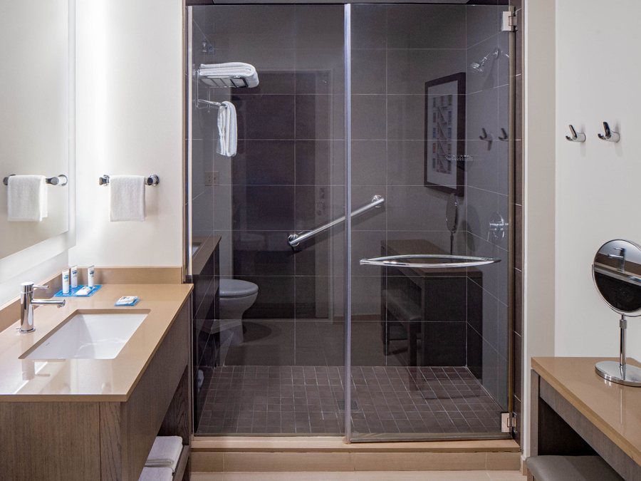 American Creole House Corporate Suites — Bathroom