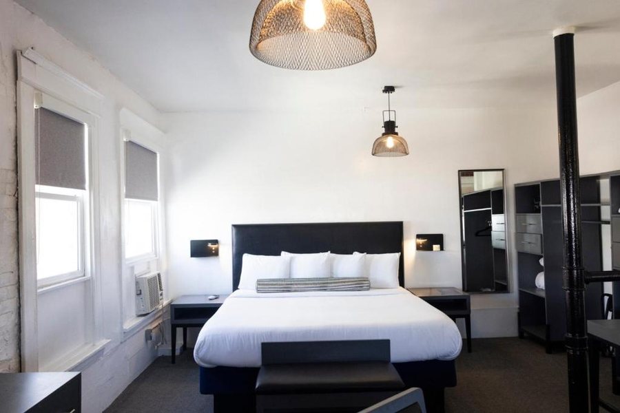 American Hotel Los Angeles California — Guest room