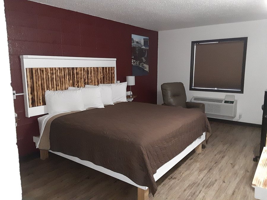 American Inn Express — Guest room