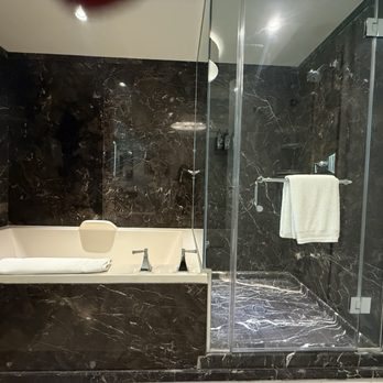 American Inn Las Vegas Nevada — Bathroom