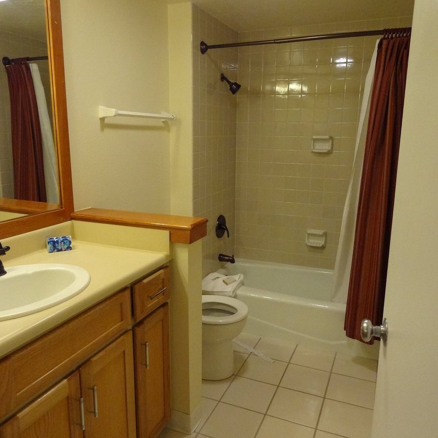 American Pines Cabins — Bathroom