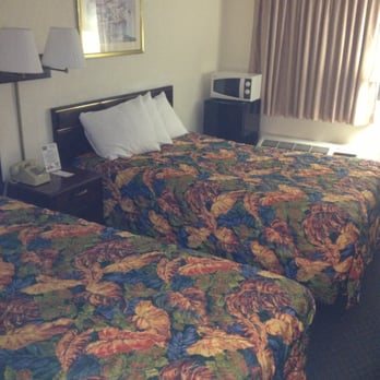 Americas Best Value Inn Bradenton Sarasota — Guest room
