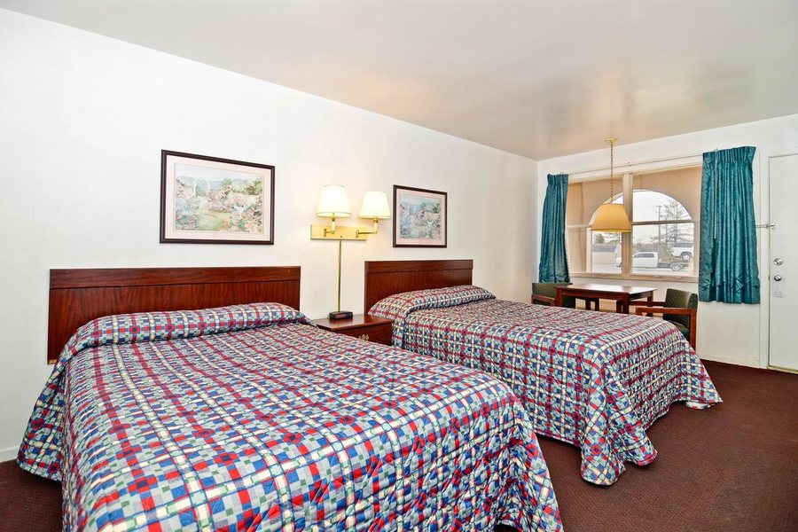 Americas Best Value Inn Chillicothe — Guest room