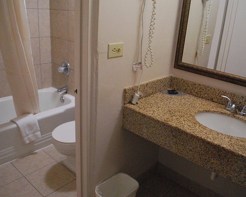 Americas Best Value Inn Elizabethtown Elizabethtown Kentucky — Bathroom