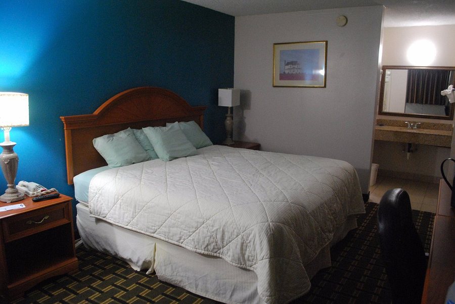 Americas Best Value Inn Elizabethtown Elizabethtown Kentucky — Guest room