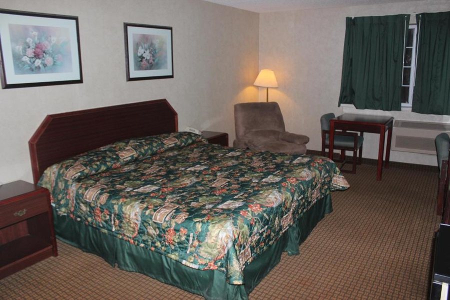 Americas Best Value Inn Garden City Garden City Kansas — Guest room