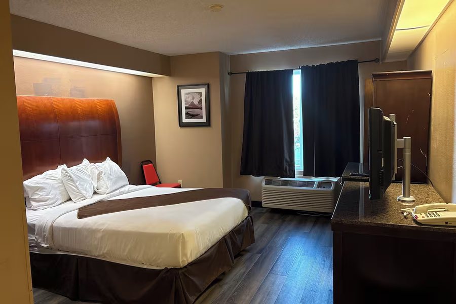 Americas Best Value Inn Kalispell — Guest room