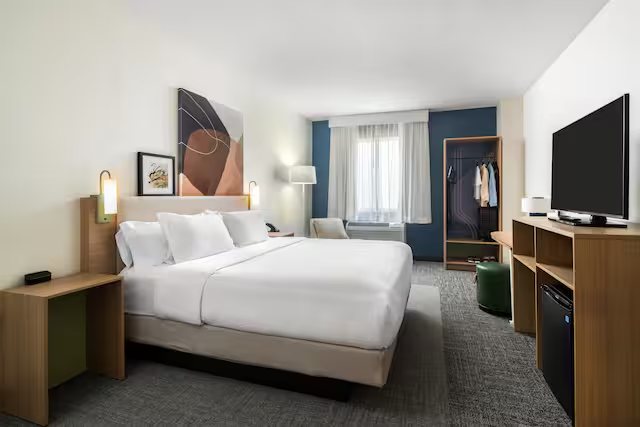 Americas Best Value Inn Knoxville Downtown North — Guest room