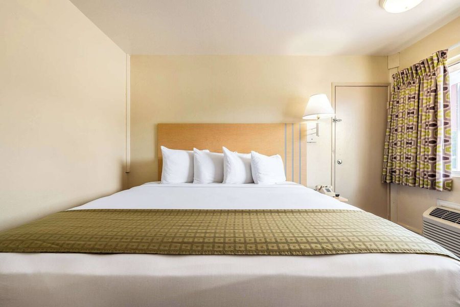 Americas Best Value Inn Lake City — Guest room
