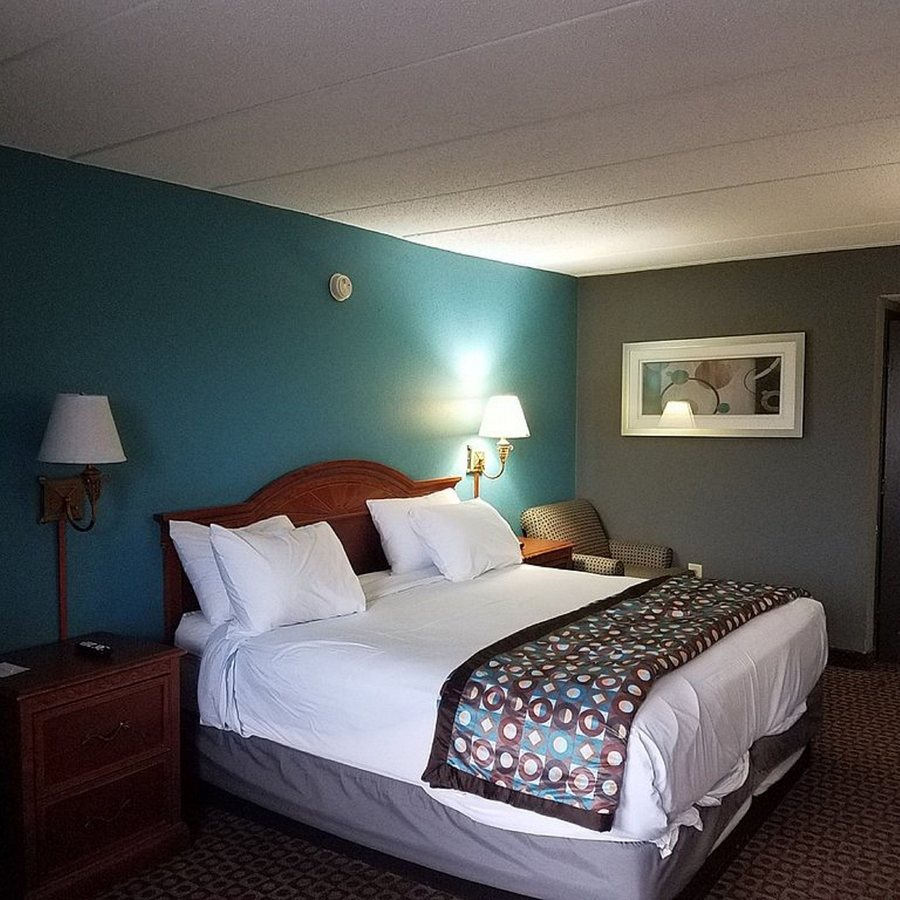 Americas Best Value Inn Louisville — Guest room