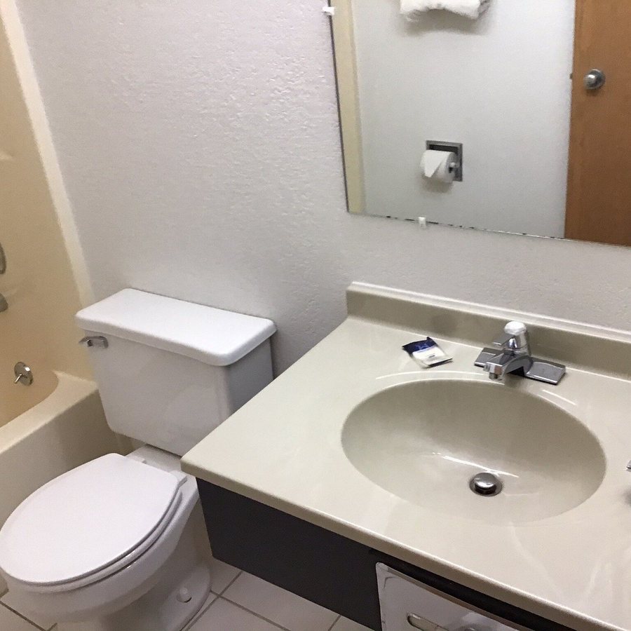 Americas Best Value Inn Oakland Lake Merritt — Bathroom