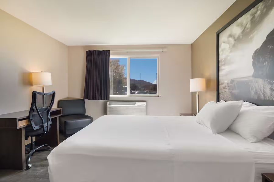Americas Best Value Inn Sparks — Guest room