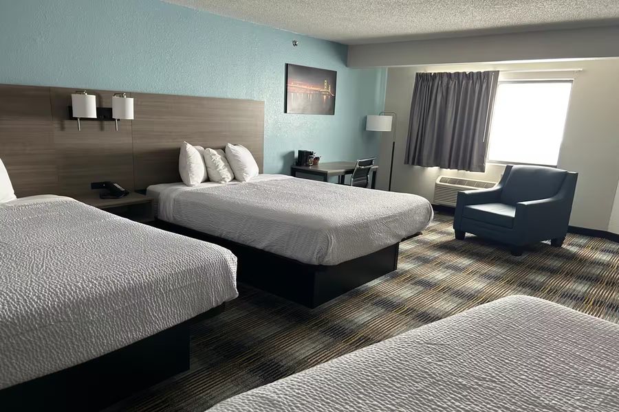 Americas Best Value Inn St Ignace — Guest room