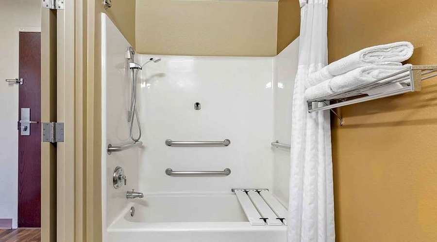 Americas Best Value Inn St Louis South — Bathroom