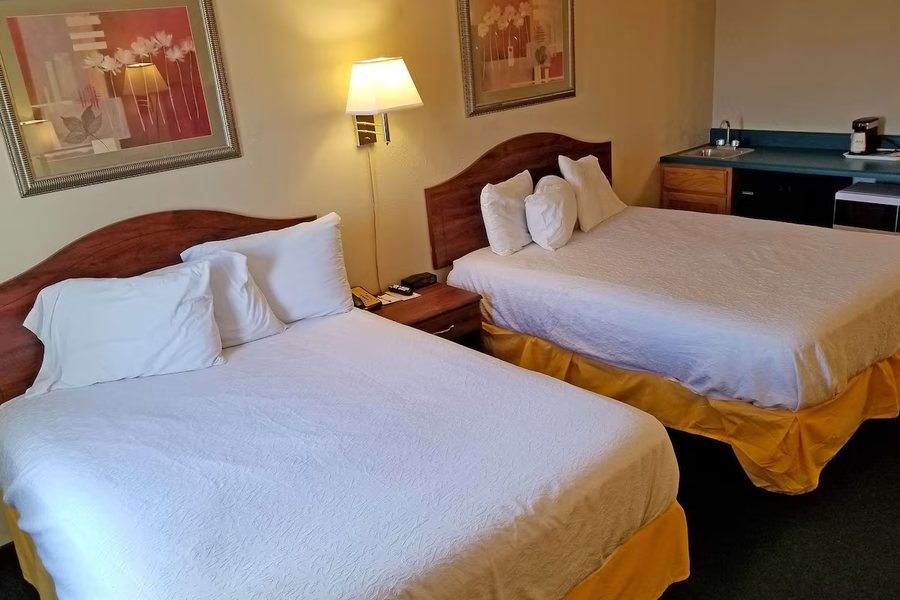 Americas Best Value Inn St Louis South — Guest room