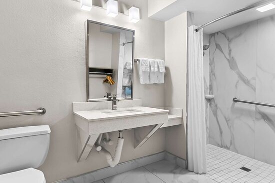 Americas Best Value Inn Starke Starke Florida — Bathroom