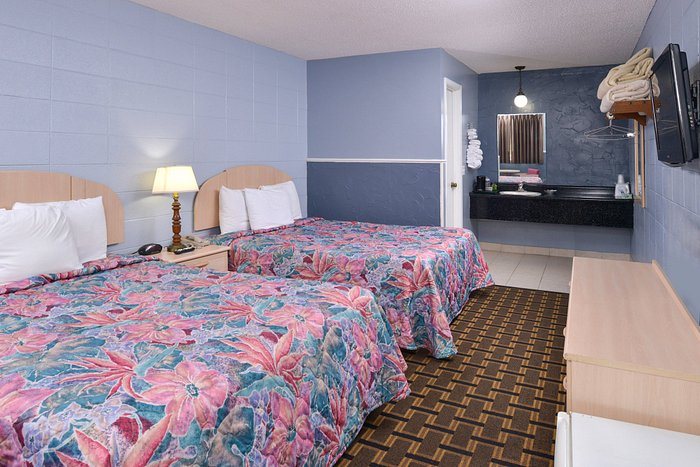 Americas Best Value Inn Suites Branson Near the Strip — Guest room