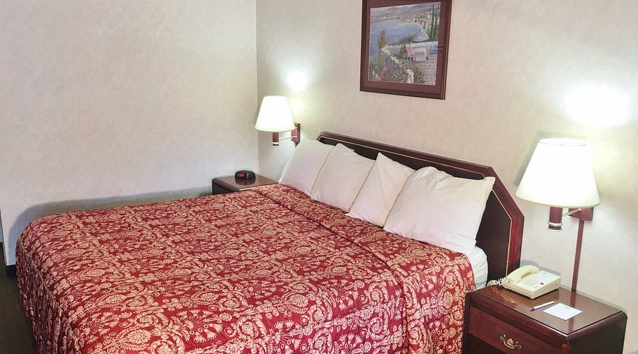 Americas Best Value Inn Suites Clarksdale Clarksdale Mississippi — Guest room