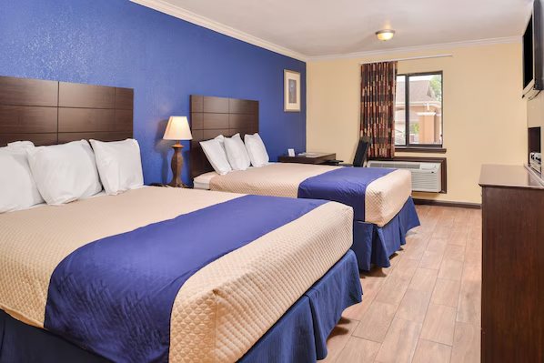 Americas Best Value Inn Suites Houston Downtown — Guest room