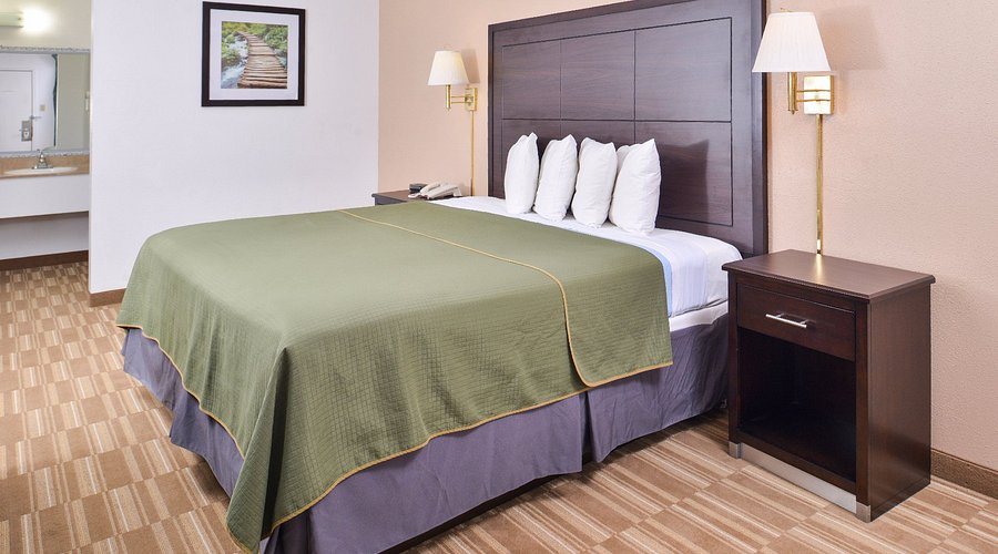 Americas Best Value Inn Suites Jackson MI — Guest room