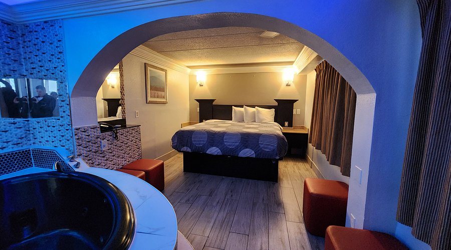Americas Best Value Inn Suites Little Rock at Scott Hamilton Dr — Guest room
