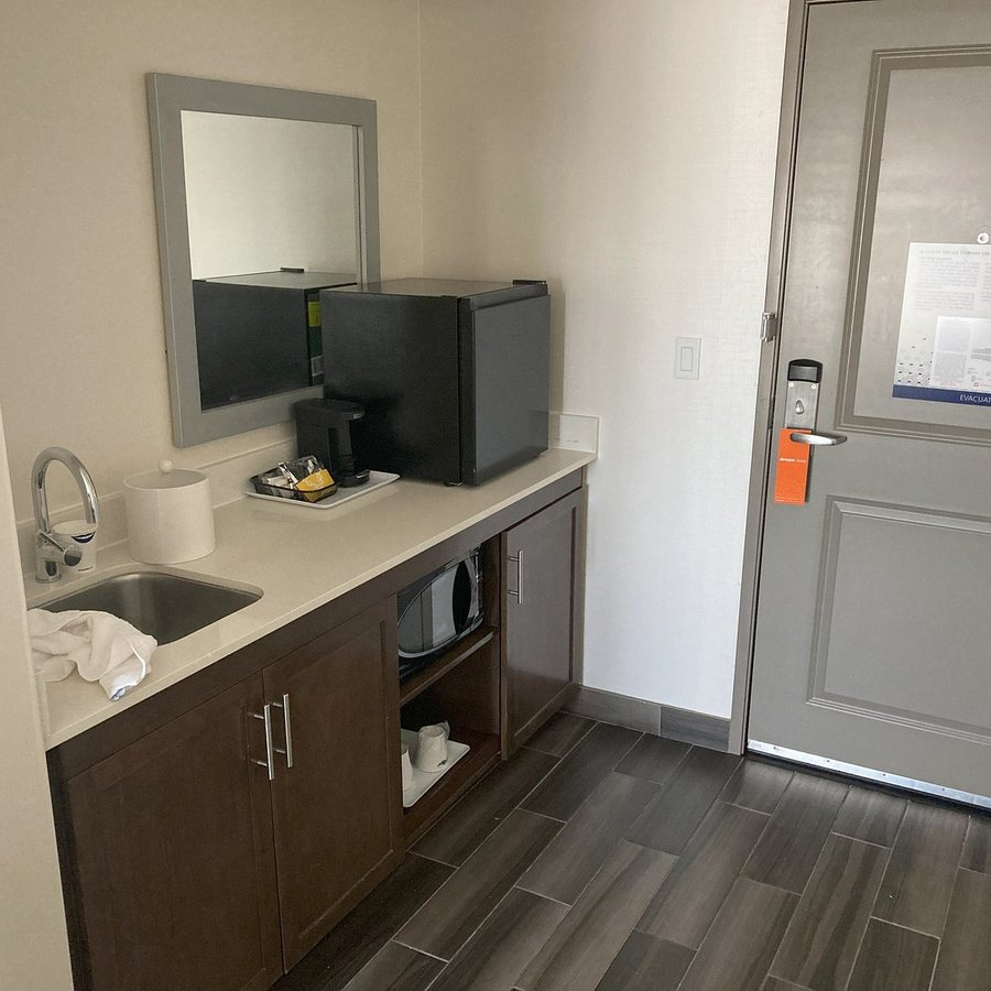 Americas Best Value Inn Suites Los Angeles Downtown SW Los Angeles California — Bathroom