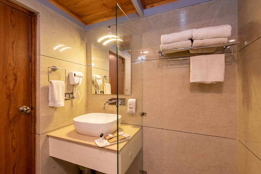 Americas Best Value Inn Suites Spring Valley Spring Valley Minnesota — Bathroom